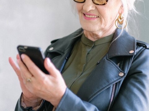 This Free App Provides A Daily Check-in Service for Seniors and Shut-ins