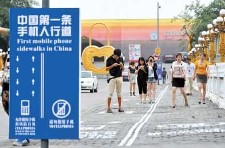 talkway e-lane pedestrian smartphone lane china  Chongqing